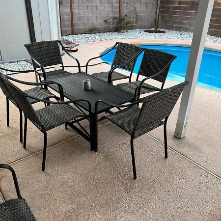 Large Pool & Patio Cozy Single Story Family House Villa